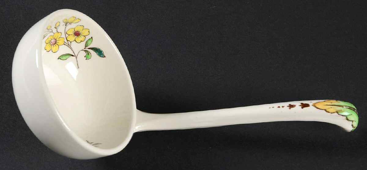 Gainsborough (Marlborough) Solid Piece Sauce Ladle by Spode-1