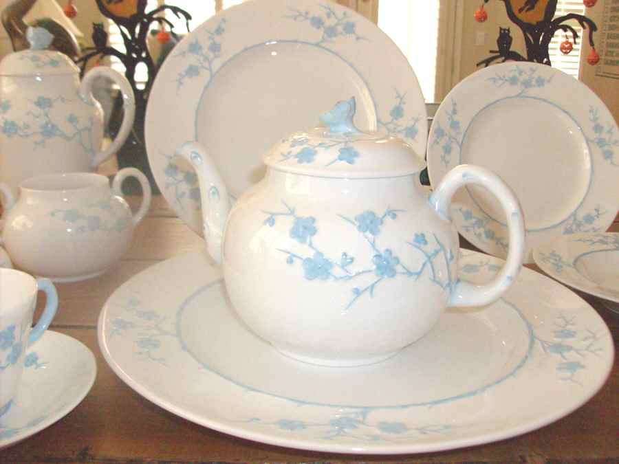 Geisha Turquoise Teapot & Lid by Spode-1
