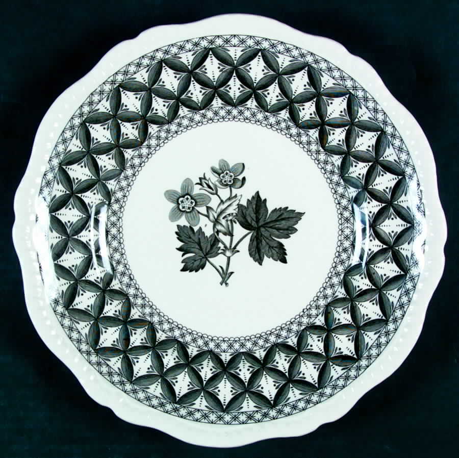 Geranium Black Dinner Plate by Spode-1