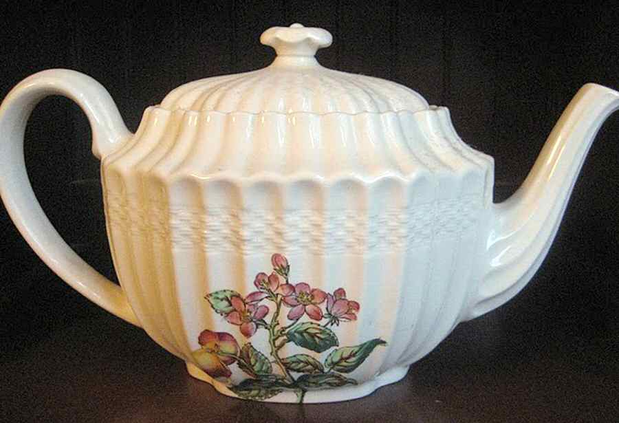 Glendale (Chelsea Wicker) Teapot & Lid by Spode-1