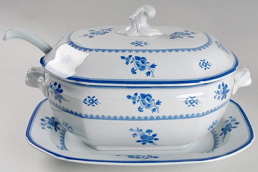 Gloucester (No Trim) Oval Tureen & Lid w/Ladle & Underplate by Spode-1