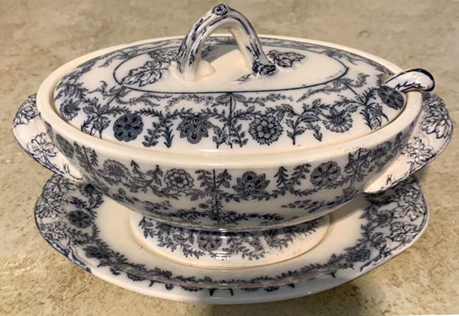 Gray Delhi Sauce Boat & Lid & Underplate & Ladle by Spode-1