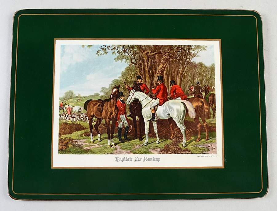 Herring Hunt, The Hunt (Green, Scalloped) Corkboard Placemat by Spode-1