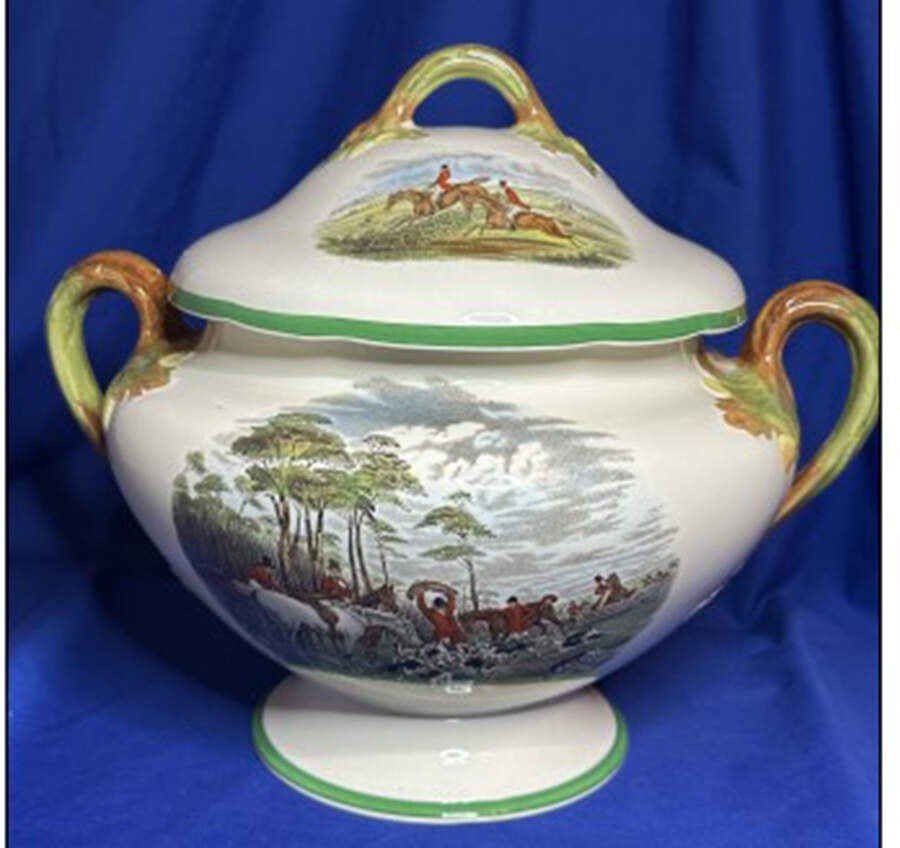 Herring Hunt, The Hunt (Green, Scalloped) Tureen & Lid by Spode-1