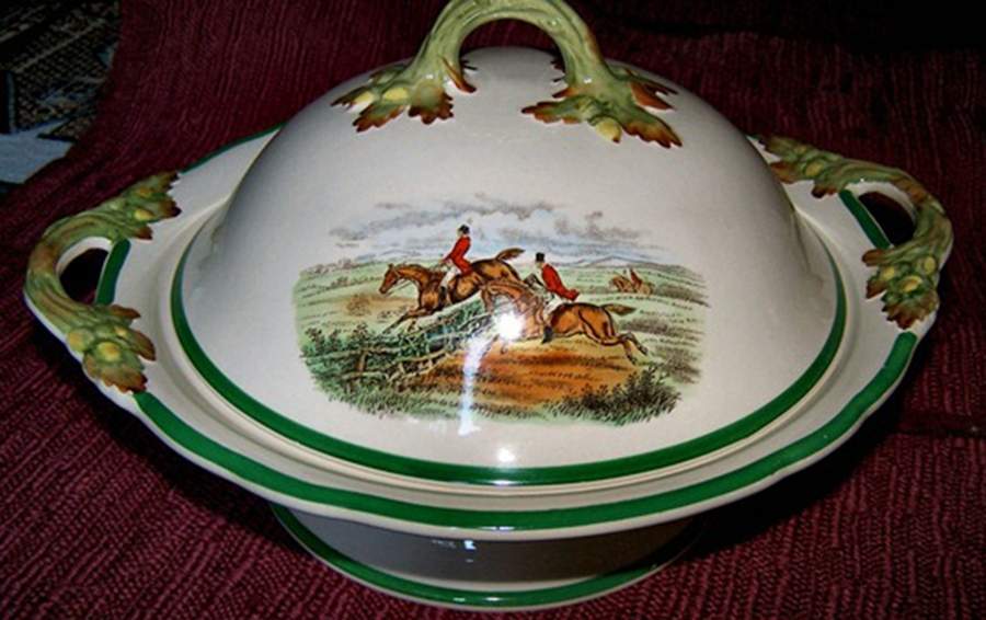 Herring Hunt, The Hunt (Green, Scalloped) Round Covered Vegetable by Spode-1