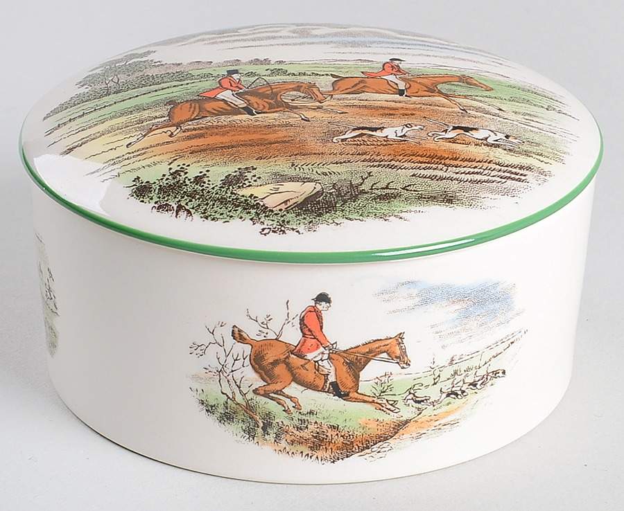Herring Hunt, The Hunt (Green, Scalloped) 4" Round Box & Lid by Spode-1