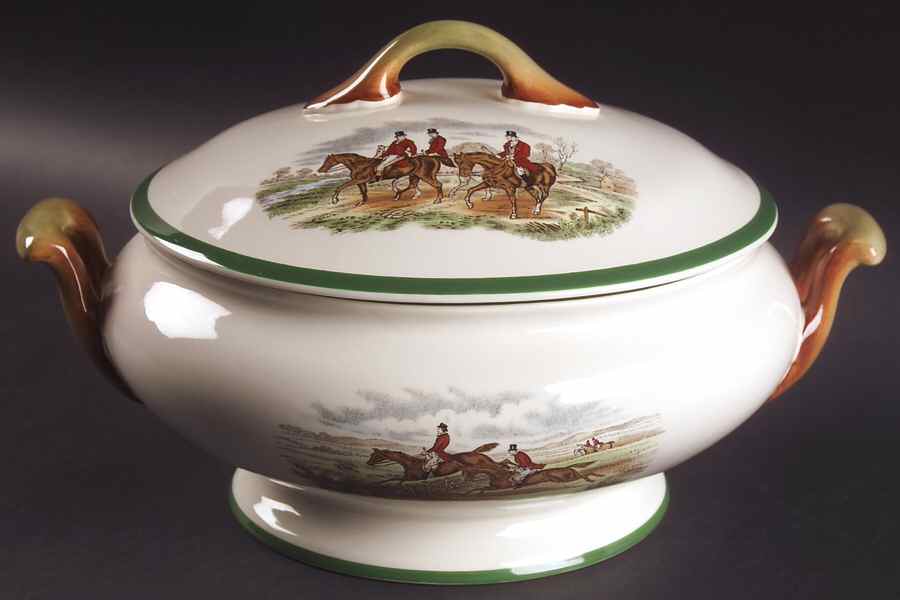 Herring Hunt, The Hunt (Green, Scalloped) Round Covered Vegetable by Spode-1