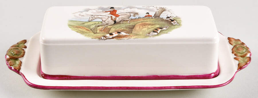 Herring Hunt The Hunt Red 1/4 Lb Covered Butter by Spode-1