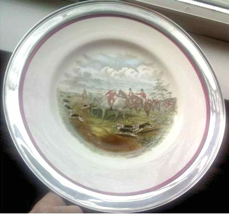 Herring Hunt The Hunt Red Sterling Rim Dinner Plate by Spode-1