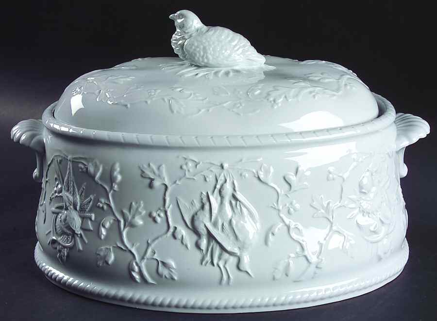 Henry Iv 5 Qt Oval Covered Casserole by Spode-1