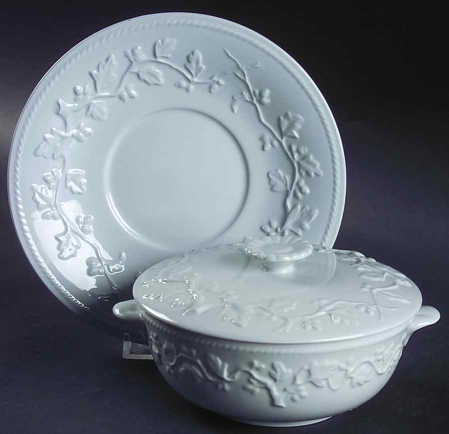 Henry Iv Cream Soup Bowl & Saucer Set with Lid by Spode-1