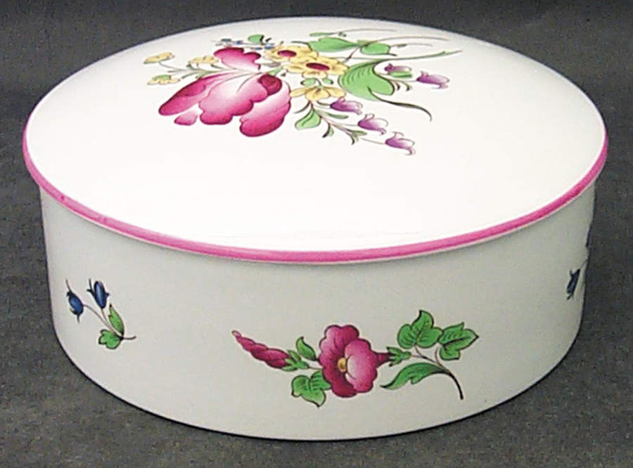 Marlborough Sprays Round Box & Lid by Spode-1