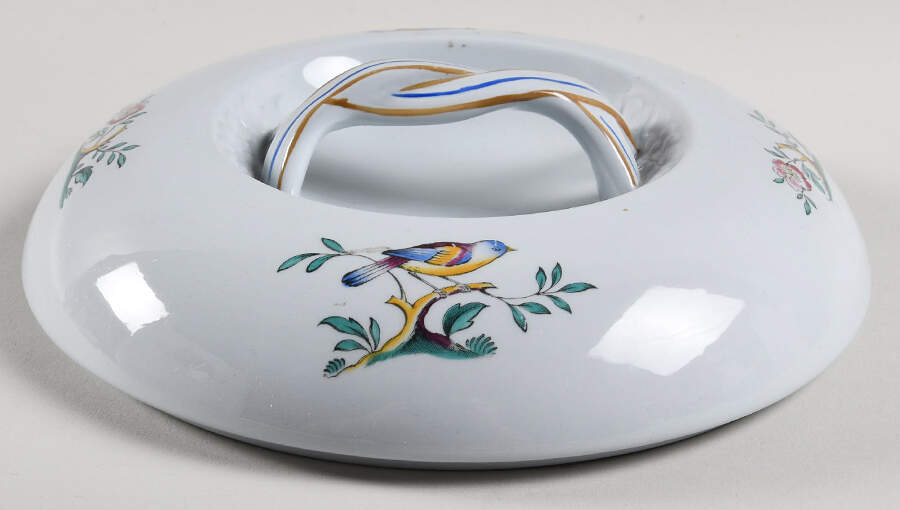 Queen's Bird (Y4973, Blue Gray Body) Lid for 2.5 Qt Round Casserole by Spode-1