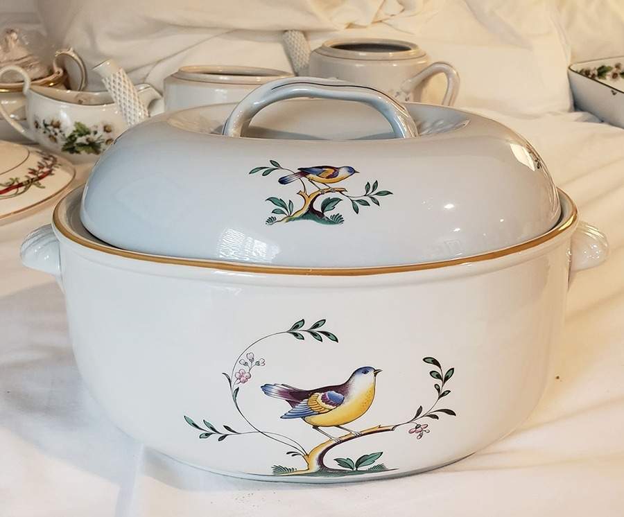 Queen's Bird (Imperial Ware, Cream Body) 4 Qt Oval Covered Casserole by Spode-1