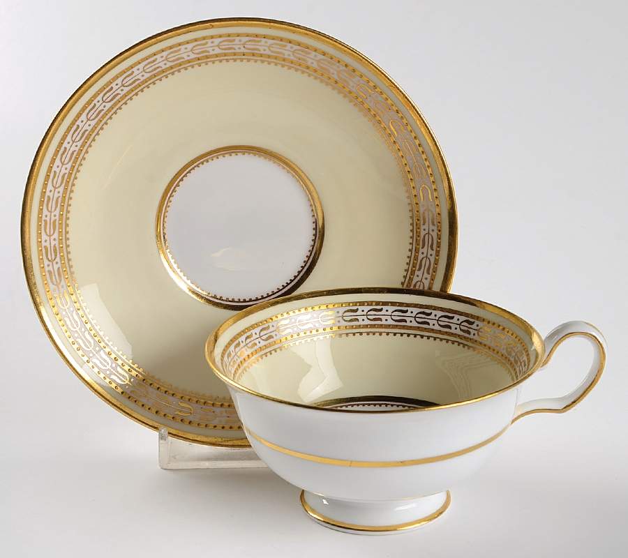 R3716 Footed Cup & Saucer Set by Spode-1