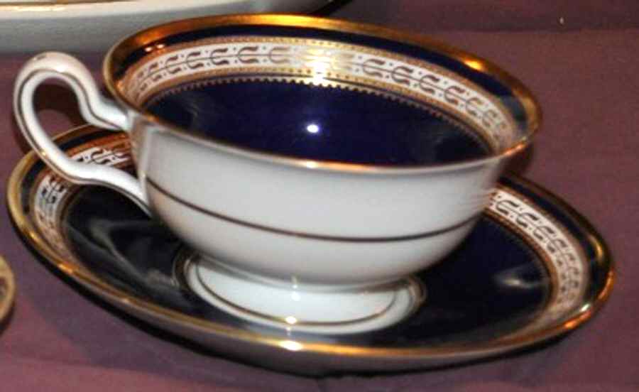 R3717 Footed Cup & Saucer Set by Spode-1