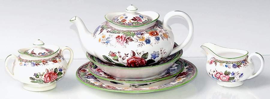 R5542 (Smooth) Teapot & Lid by Spode-1