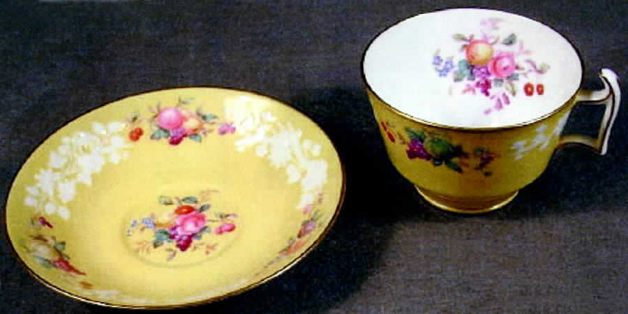 R9058 Footed Cup & Saucer Set by Spode-1