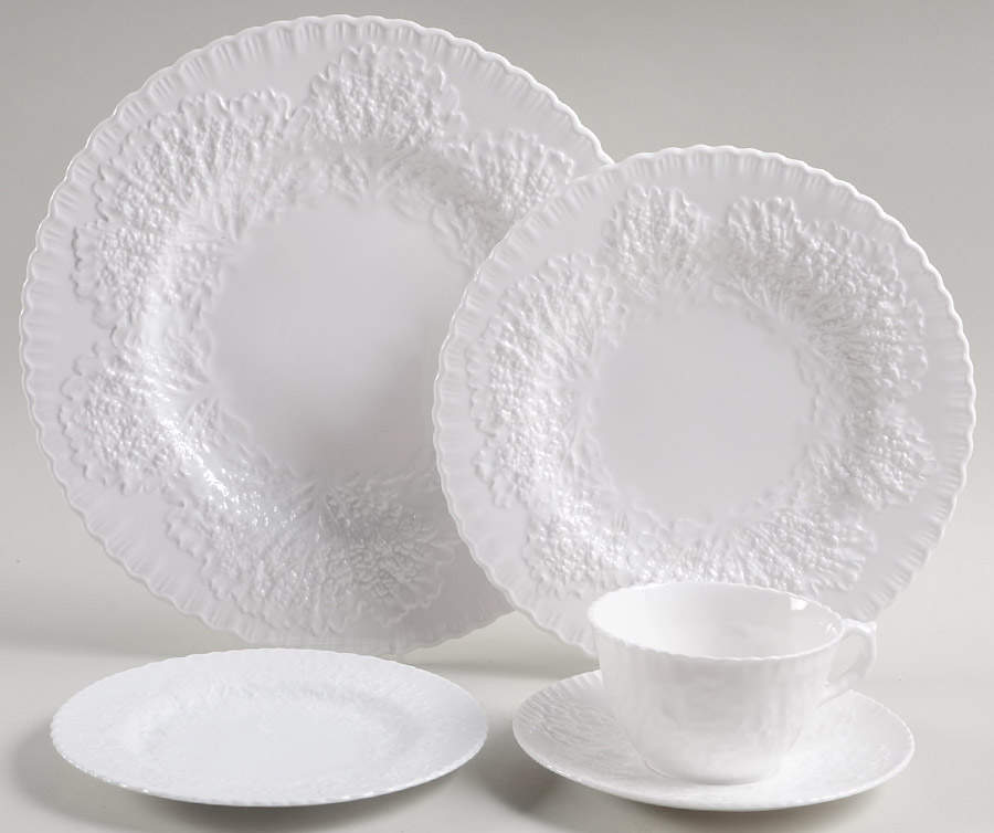 Savoy White (No Trim) 5 Piece Place Setting by Spode-1