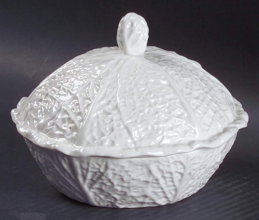 Savoy White (No Trim) Round Box & Lid by Spode-1