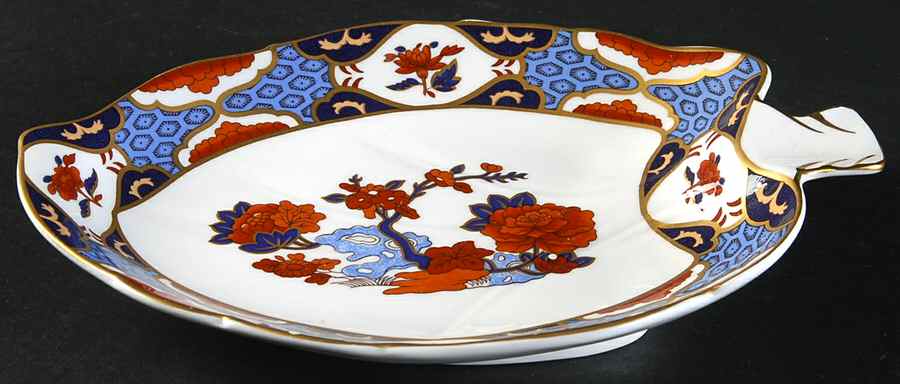 Shima Leaf Tray by Spode-1