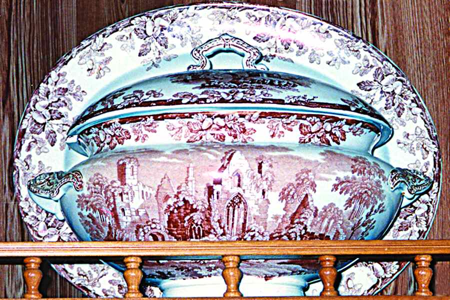 Acora (Smooth) Tureen & Lid w/Underplate by Spode-1
