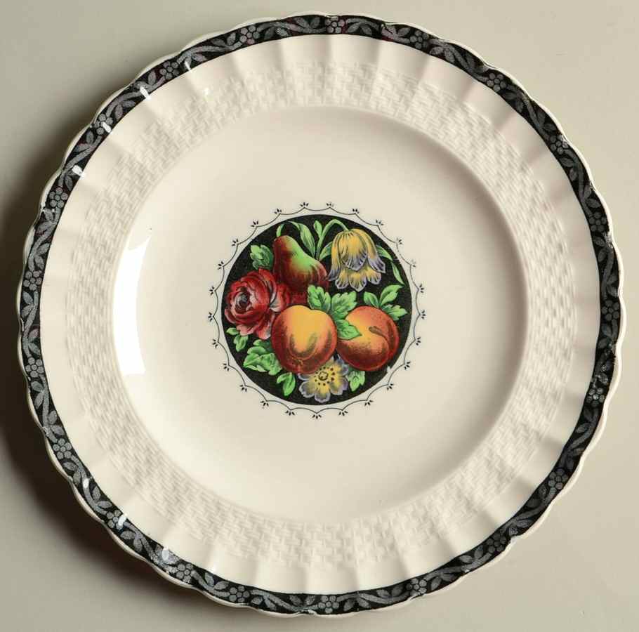Spode's Tudor Luncheon Plate by Spode-1