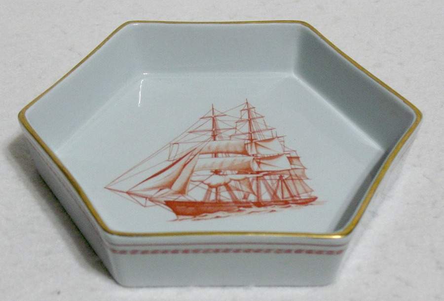 Trade Winds Red (Gold Trim) 5" Hexagonal Tray by Spode-1