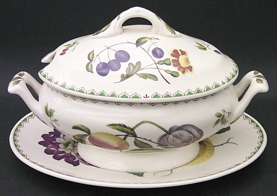 Victoria Sauce Boat & Lid with Underplate by Spode-1