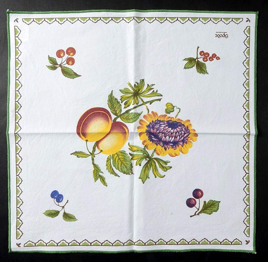 Victoria Cloth Napkin by Spode-1
