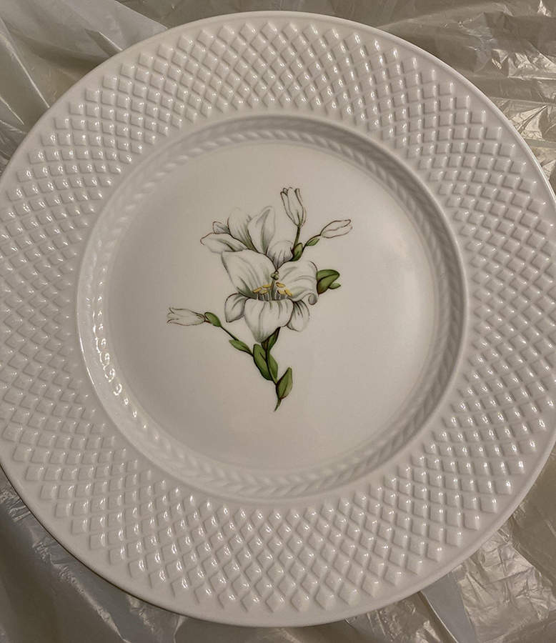 Virginia (Bone, Newer) Accent Luncheon Plate by Spode-1