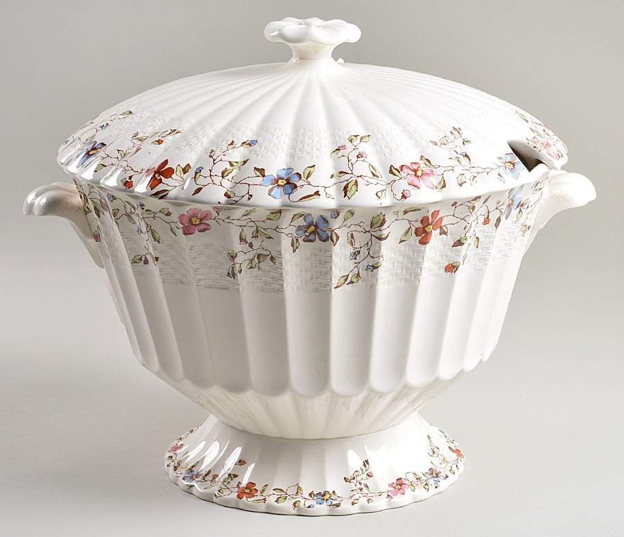 Wicker Dale Tureen & Lid by Spode-1