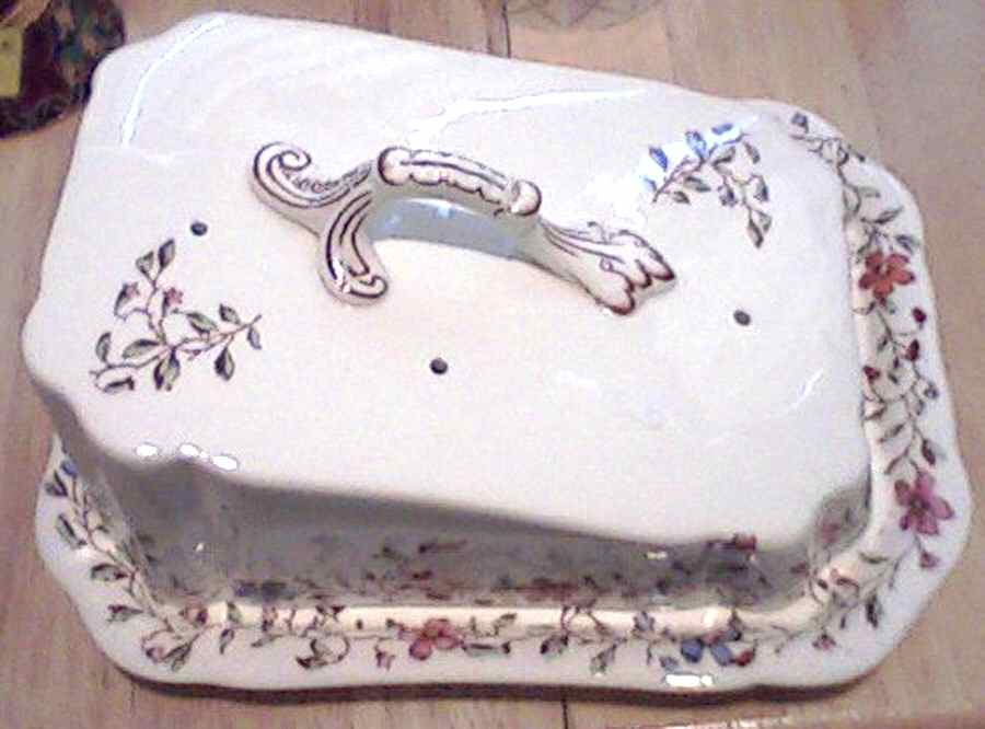 Wicker Dale Cheese Dish with Lid (Wedge) by Spode-1