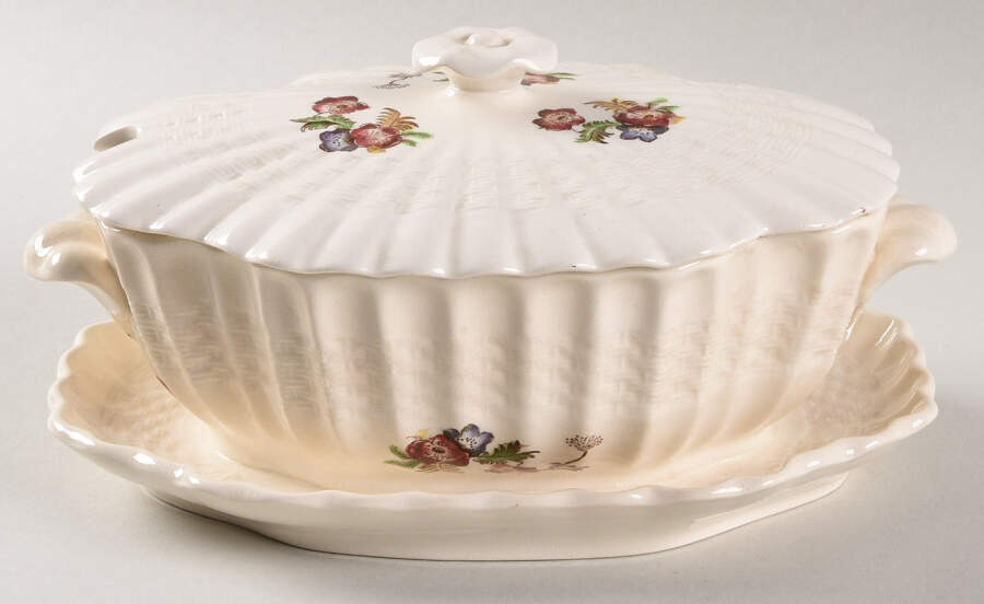 Wicker Lane (Basket Weave) Sauce Boat with Attached Underplate & Lid by Spode-1