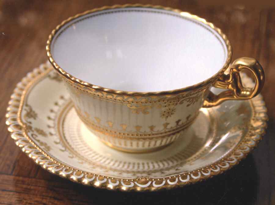 Y1730 Footed Cup & Saucer Set by Spode-1