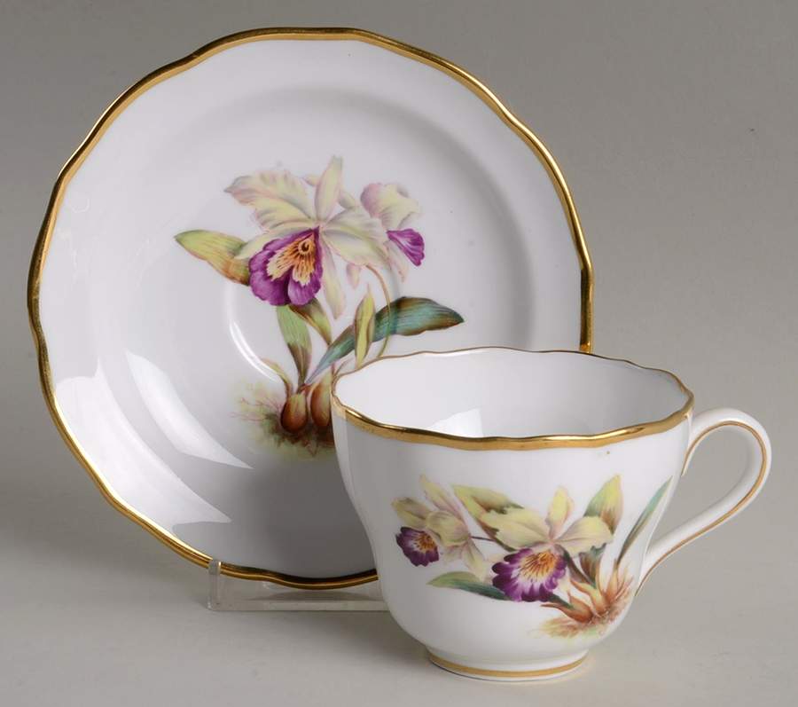 Y5552 (Scalloped) Footed Cup & Saucer Set by Spode-1