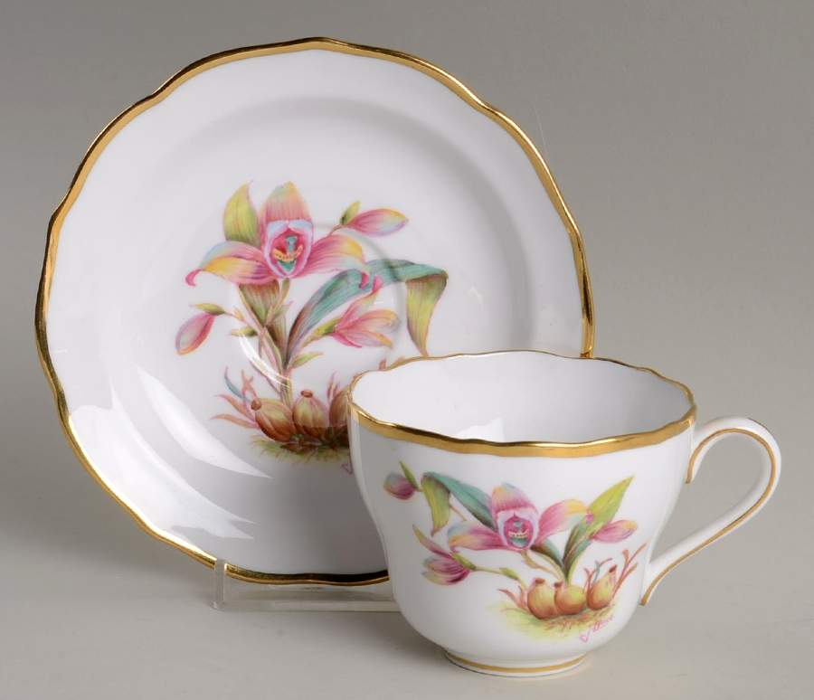 Y5552 (Scalloped) Footed Cup & Saucer Set by Spode-1