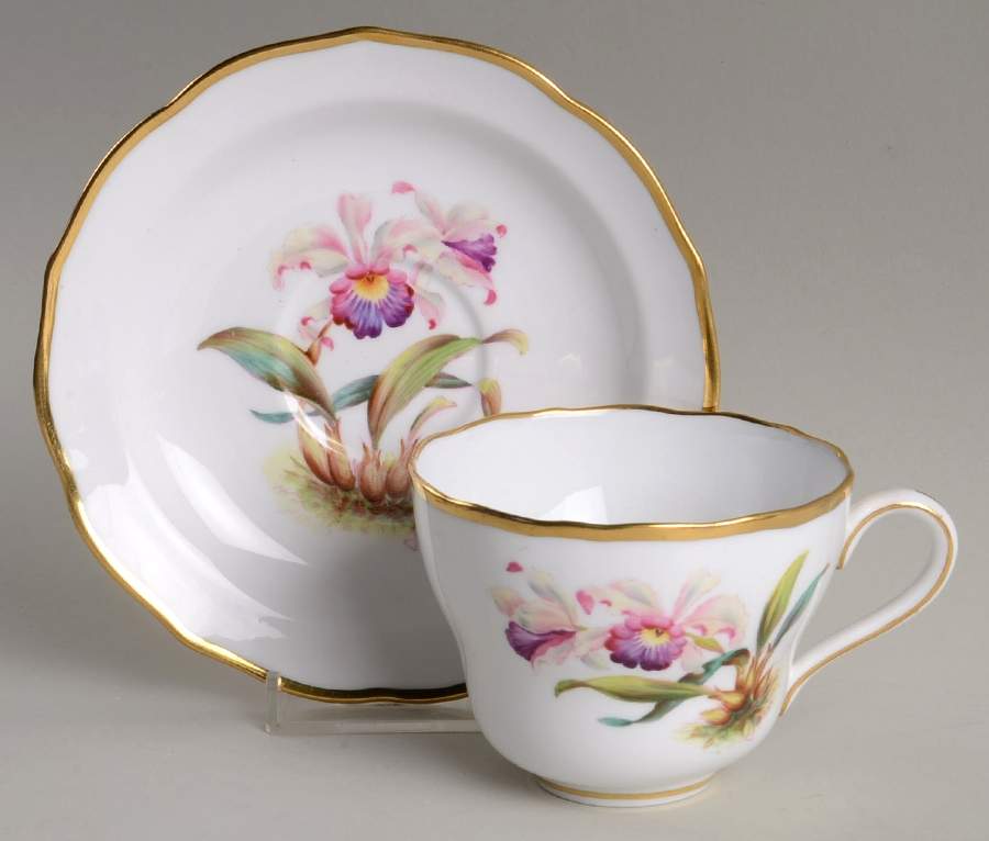 Y5552 (Scalloped) Footed Cup & Saucer Set by Spode-1