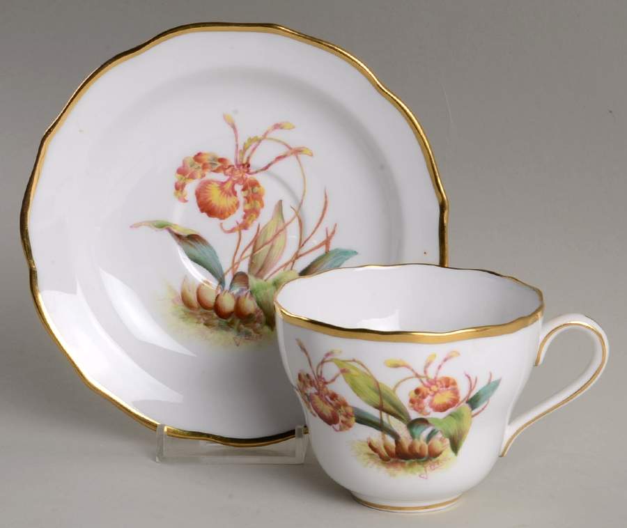 Y5552 (Scalloped) Footed Cup & Saucer Set by Spode-1