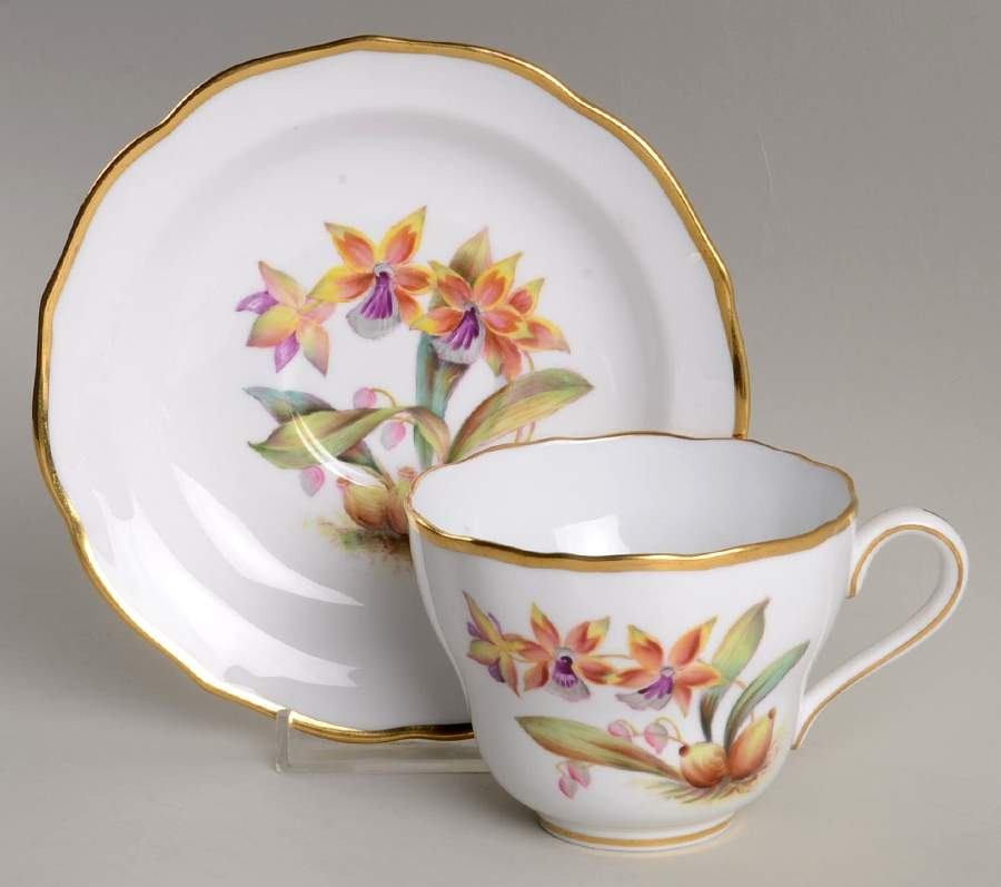 Y5552 (Scalloped) Footed Cup & Saucer Set by Spode-1