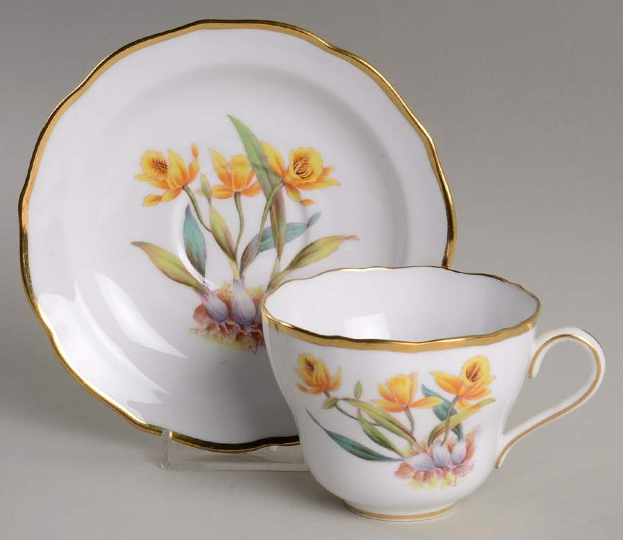 Y5552 (Scalloped) Footed Cup & Saucer Set by Spode-1