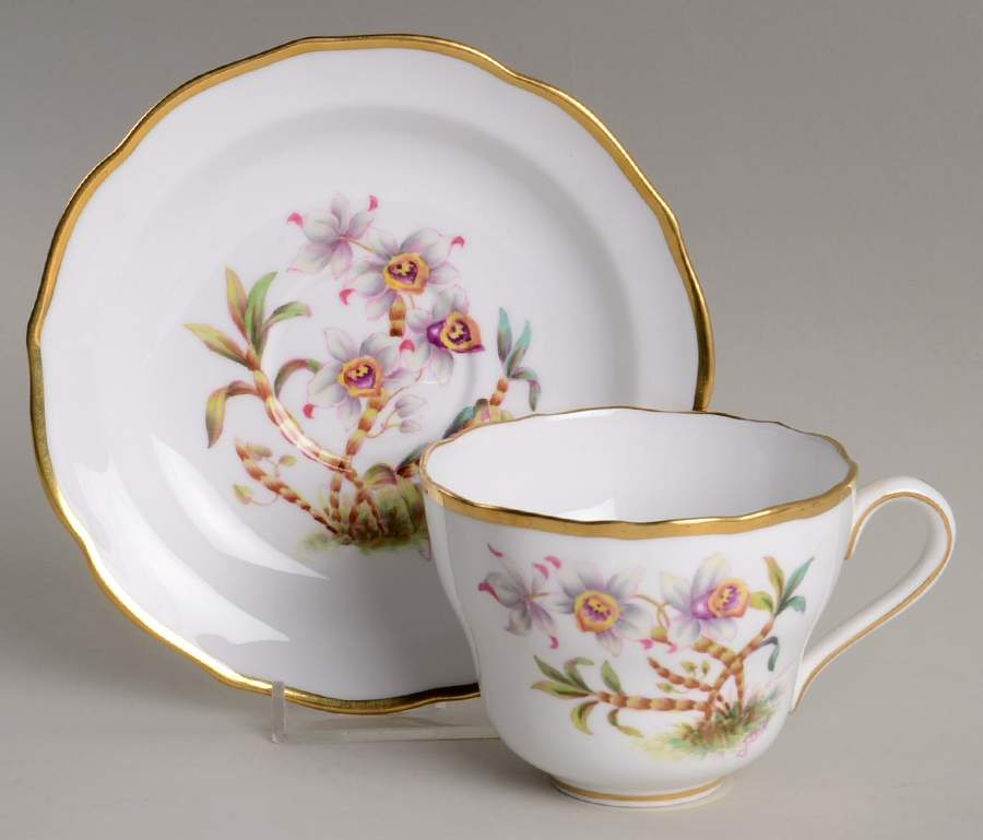 Y5552 (Scalloped) Footed Cup & Saucer Set by Spode-1