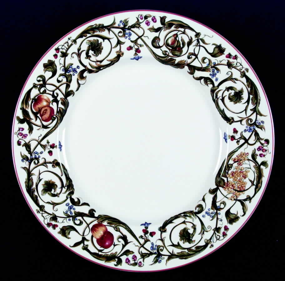 Garland Dinner Plate by Sasaki-1