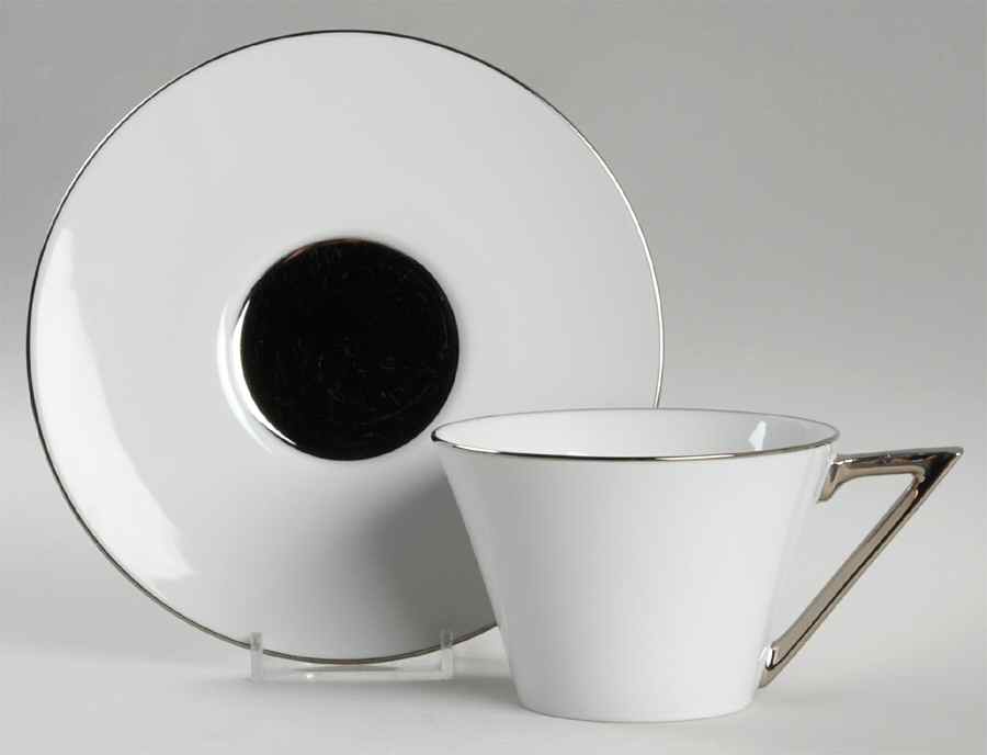 Lune Blanc Flat Cup & Saucer Set by Sasaki-1