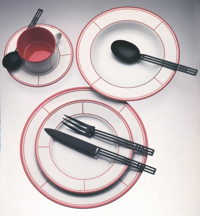 Vienna Red Dinner Plate by Sasaki-1