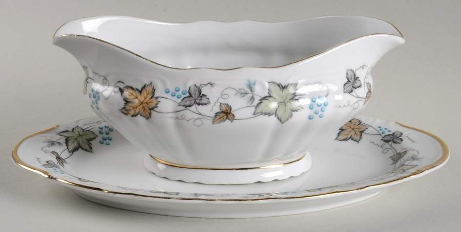 Bordeaux Gravy Boat & Underplate/Relish by Style House-1