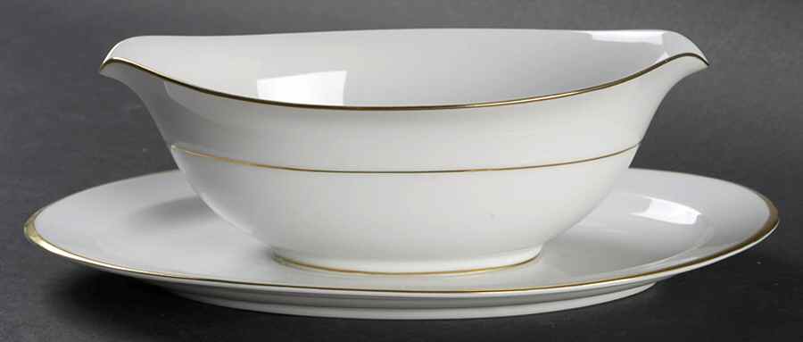 Bridal Wreath Gravy Boat with Attached Underplate by Style House-1
