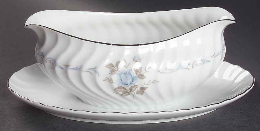 Carillon Gravy Boat with Attached Underplate by Style House-1