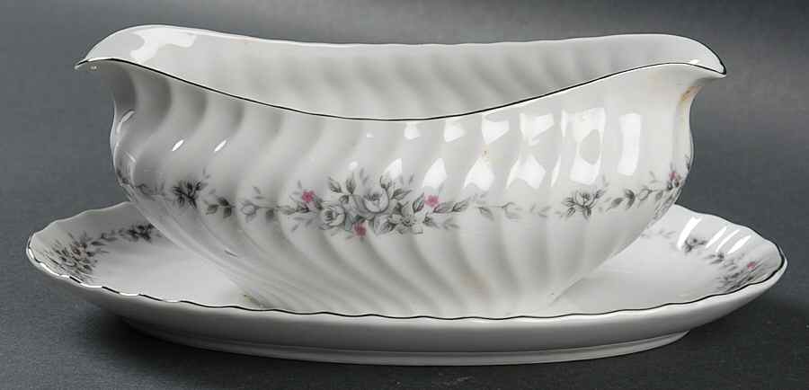 Pierette Gravy Boat with Attached Underplate by Style House-1