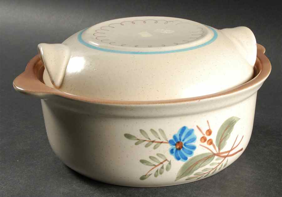 Blue Daisy 1.5 Qt Round Covered Casserole by Stangl-1